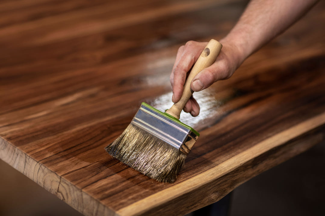 Massivholztisch - Die richtige Holzpflege - 1080x720