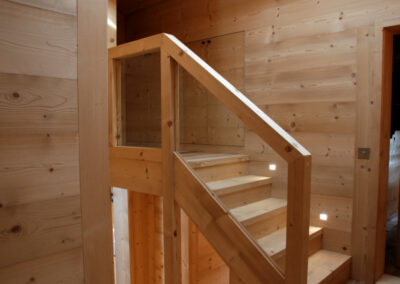 Treppe mit Holz und Glas