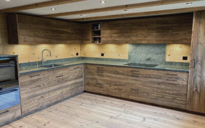 Was ist Altholz und warum ist es so beliebt im Innenausbau?